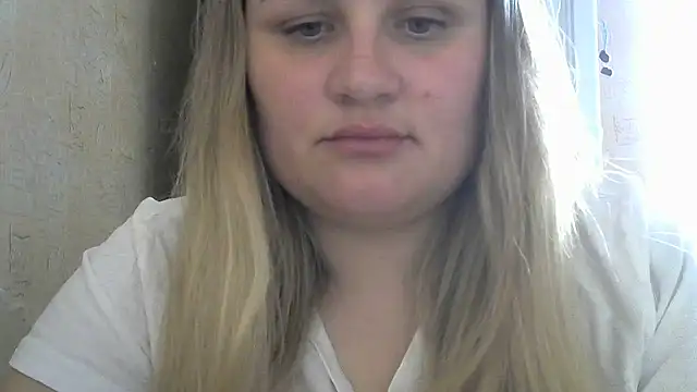 Snapshot of Honeydew-Waves chatting on May 13, 8:01 am Honeydew-Waves online show from May 13, 8:01 am