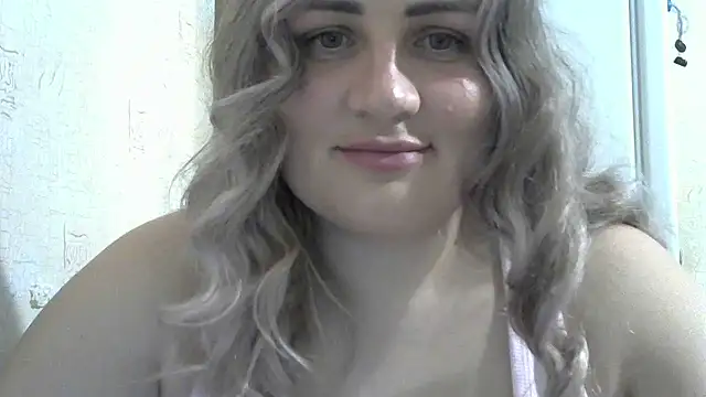 Snapshot of Honeydew-Waves chatting on June 24, 6:18 pm Honeydew-Waves online show from June 24, 6:18 pm