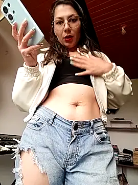 Snapshot of VALERY-03_ chatting on April 27, 3:32 pm VALERY-03 online show from April 27, 3:32 pm