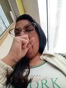 Snapshot of VALERY-03_ chatting on May 8, 4:56 pm VALERY-03 online show from May 8, 4:56 pm