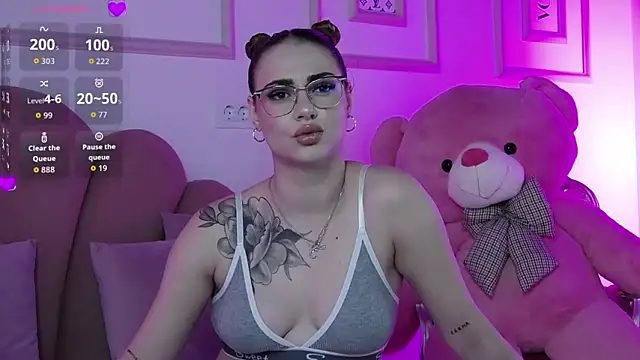 Abby  White online show from September 22, 3:58 pm