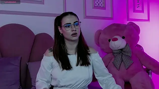 Abby  White online show from October 5, 4:16 pm