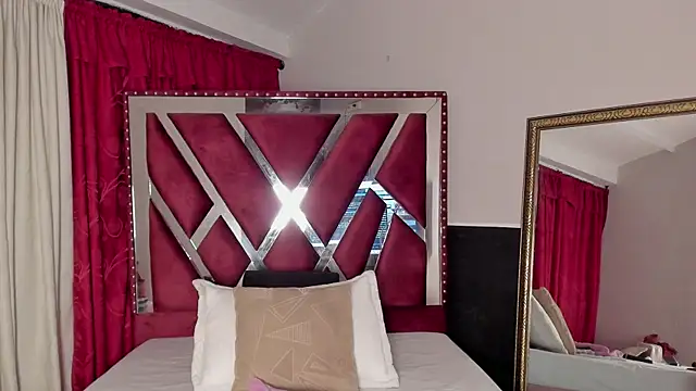 Snapshot of MicaelaHot_ chatting on November 2, 3:20 am MicaelaHot online show from November 2, 3:20 am