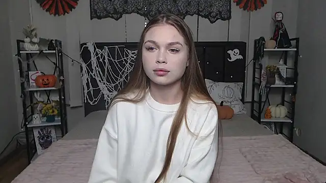 Snapshot of LaraPika chatting on November 8, 6:24 am LaraPika online show from November 8, 6:24 am