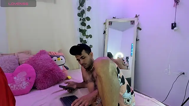 Snapshot of catalina_and_roger chatting on October 22, 12:05 pm catalina and roger online show from October 22, 12:05 pm