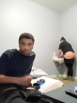 Snapshot of Cubanbbc4u chatting on December 28, 5:02 am Cubanbbc4u online show from December 28, 5:02 am