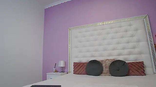 Lenna Paul online show from December 18, 4:51 am