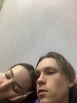 Snapshot of Alex17am chatting on November 21, 9:13 pm Alex17am online show from November 21, 9:13 pm