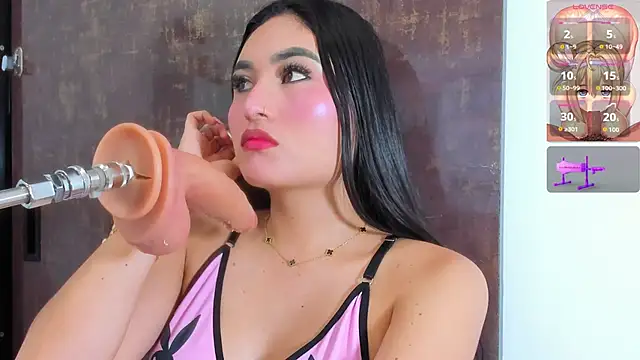 dazhia lee online show from October 28, 8:00 pm