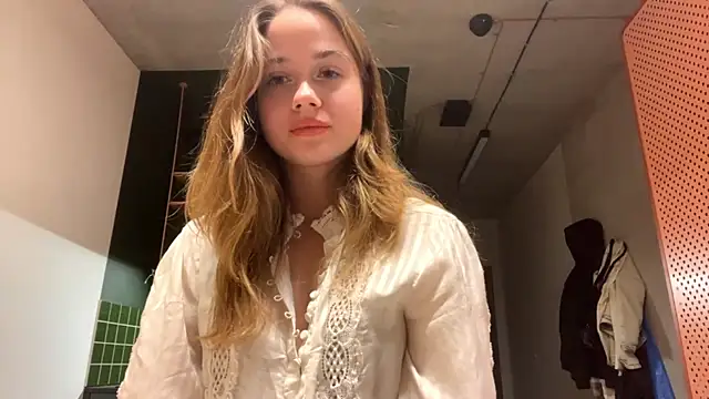 Snapshot of Celeste_Glow chatting on December 3, 12:02 am Celeste Glow online show from December 3, 12:02 am