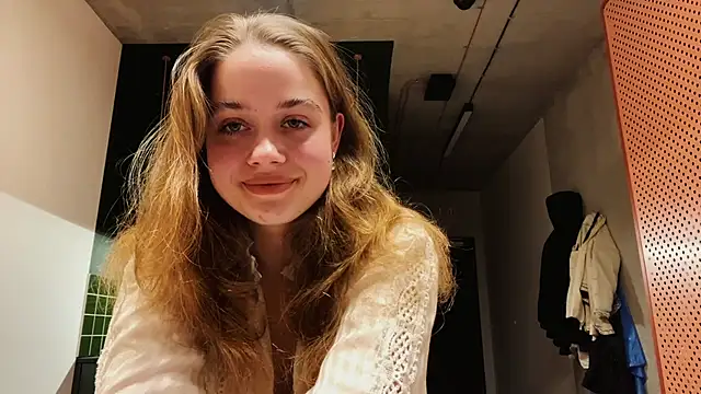 Snapshot of Celeste_Glow chatting on December 3, 8:28 pm Celeste Glow online show from December 3, 8:28 pm