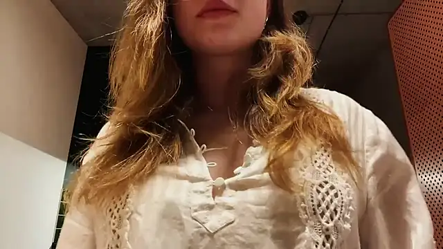 Snapshot of Celeste_Glow chatting on December 3, 11:35 pm Celeste Glow online show from December 3, 11:35 pm