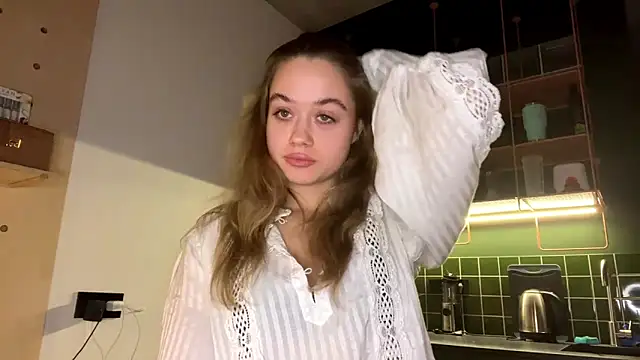 Snapshot of Celeste_Glow chatting on December 11, 8:18 pm Celeste Glow online show from December 11, 8:18 pm