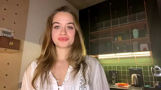 Snapshot of Celeste_Glow chatting on December 12, 11:47 pm Celeste Glow online show from December 12, 11:47 pm