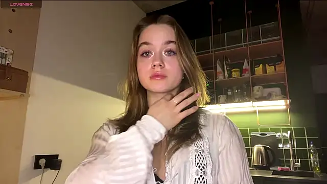 Snapshot of Celeste_Glow chatting on February 19, 12:25 am Celeste Glow online show from February 19, 12:25 am