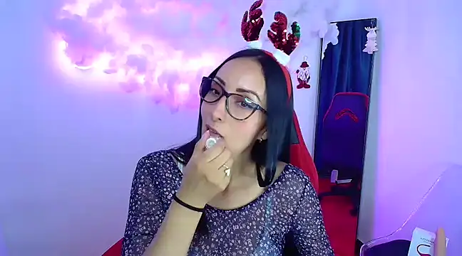 Snapshot of yaralyminjo2 chatting on December 18, 2:06 pm yaralyminjo2 online show from December 18, 2:06 pm