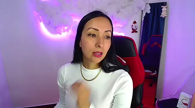 Snapshot of yaralyminjo2 chatting on December 30, 2:08 pm yaralyminjo2 online show from December 30, 2:08 pm