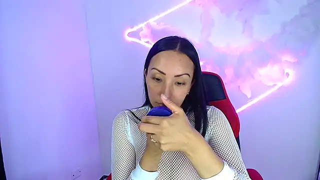 Snapshot of yaralyminjo2 chatting on January 13, 2:21 pm yaralyminjo2 online show from January 13, 2:21 pm