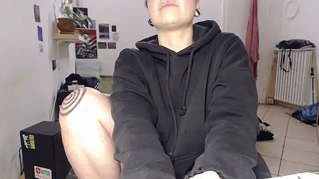 kinkyspirali online show from March 16, 9:37 pm