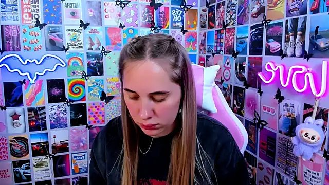 MiaMilas online show from June 8, 3:45 pm