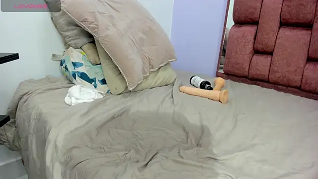 Snapshot of kristakinnky chatting on March 4, 5:03 pm kristakinnky online show from March 4, 5:03 pm