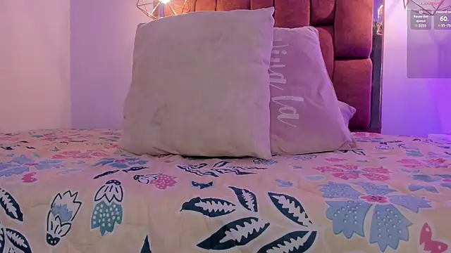 Snapshot of kristakinnky chatting on October 4, 1:42 pm kristakinnky online show from October 4, 1:42 pm