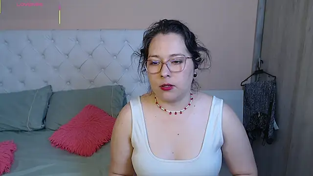 Snapshot of May_Carlier chatting on December 2, 3:56 am May Carlier online show from December 2, 3:56 am