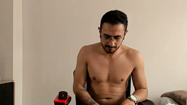 pablo-rincon95 online show from December 31, 8:12 pm