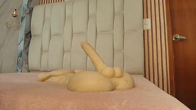 Emily Trujillo online show from December 19, 5:31 pm