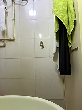 Snapshot of Hoskuw chatting on December 12, 12:01 pm Hoskuw online show from December 12, 12:01 pm