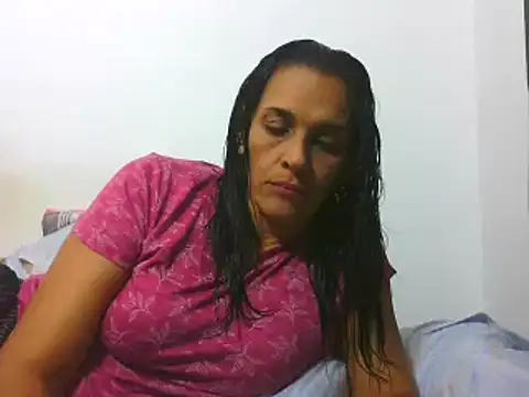 Snapshot of latinbrunettet chatting on February 8, 1:33 pm latinbrunettet online show from February 8, 1:33 pm