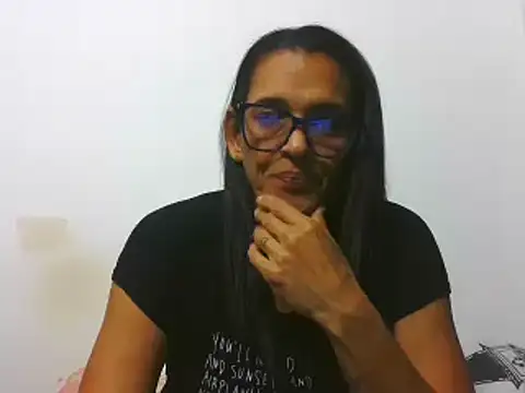 Snapshot of latinbrunettet chatting on February 15, 9:26 pm latinbrunettet online show from February 15, 9:26 pm