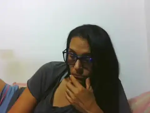 Snapshot of latinbrunettet chatting on February 17, 5:32 pm latinbrunettet online show from February 17, 5:32 pm