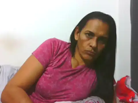 Snapshot of latinbrunettet chatting on February 25, 1:10 pm latinbrunettet online show from February 25, 1:10 pm