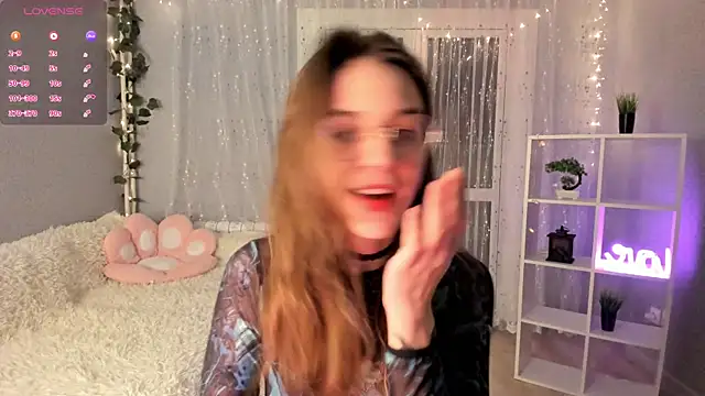 Snapshot of AraCopple chatting on December 12, 9:15 pm AraCopple online show from December 12, 9:15 pm