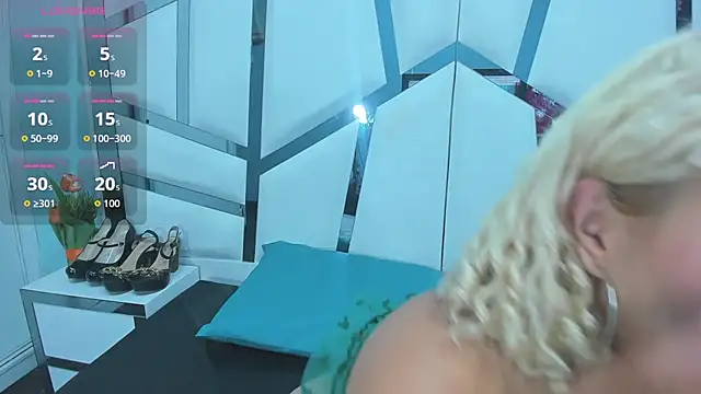 Lucy White   online show from November 18, 8:35 pm