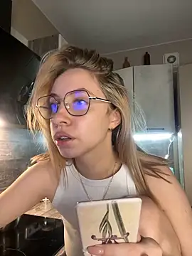 Kitty Katrine online show from December 18, 2:45 pm