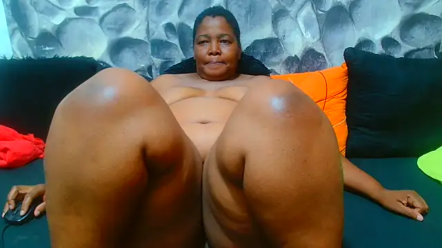 Snapshot of AfricanBigAssxx98 chatting on July 15, 6:35 pm AfricanBigAssxx98 online show from July 15, 6:35 pm
