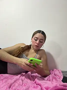 Hana and Zeta online show from February 11, 1:27 pm