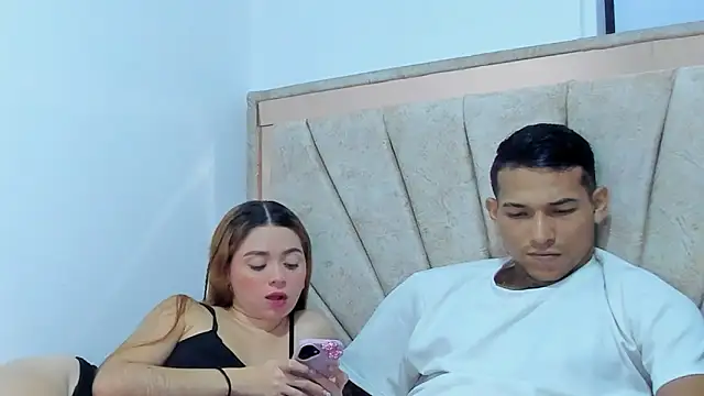 Hana and Zeta online show from February 18, 1:51 pm