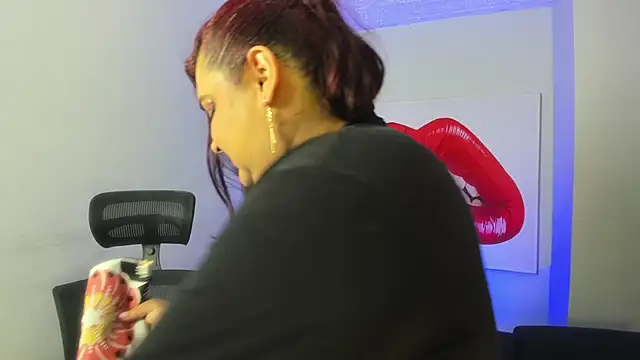 Snapshot of electrabig_6 chatting on February 18, 10:05 am electrabig 6 online show from February 18, 10:05 am