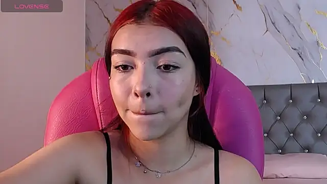 Snapshot of pettit_courtny chatting on February 10, 7:49 pm pettit courtny online show from February 10, 7:49 pm