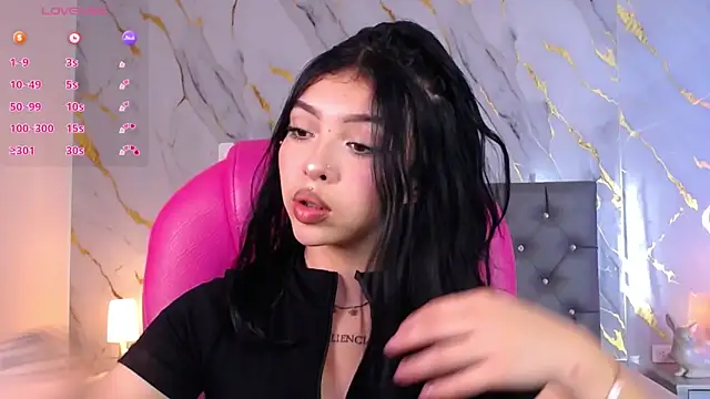 Snapshot of pettit_courtny chatting on March 13, 7:39 pm pettit courtny online show from March 13, 7:39 pm