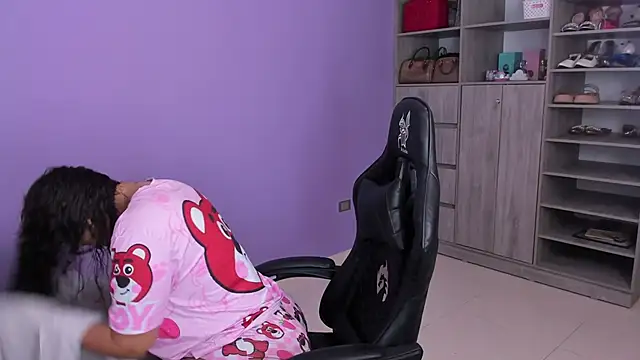 Snapshot of boomsar01 chatting on November 7, 2:55 am boomsar01 online show from November 7, 2:55 am