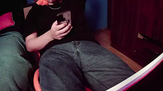 Snapshot of pisceslost chatting on September 19, 12:45 am pisceslost online show from September 19, 12:45 am