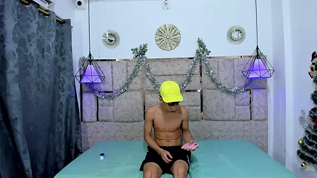 Snapshot of yez_hot_ggh chatting on December 18, 12:43 am yez hot ggh online show from December 18, 12:43 am