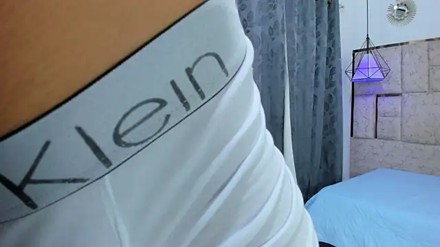 Snapshot of yez_hot_ggh chatting on February 10, 1:14 am yez hot ggh online show from February 10, 1:14 am