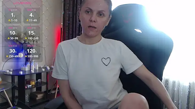 JessieOMays online show from April 4, 9:40 am