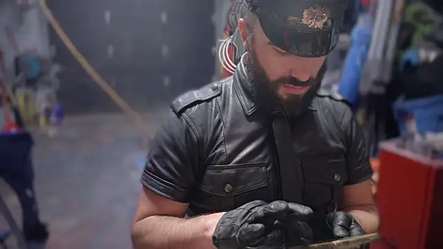 leatherpupmtl online show from October 24, 8:44 am