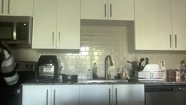 AveryJ99 online show from March 19, 9:27 pm